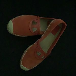 Cool Orange shoe that pops any outfit